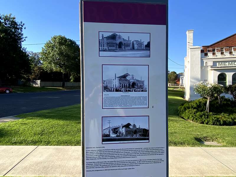 Boort Historical Pillars