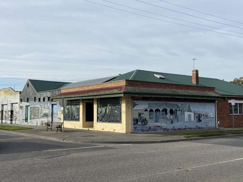 Nar Nar Goon Murals