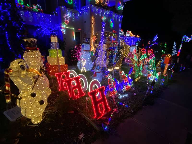 Christmas Lights (198 Hazel Glen Drive, Doreen)