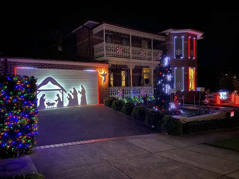 Christmas Lights (30 Jacaranda Drive, Diamond Creek)