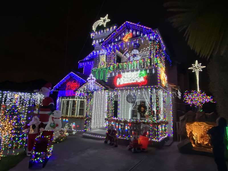 Christmas Lights (5 Molesworth Street, Coburg)