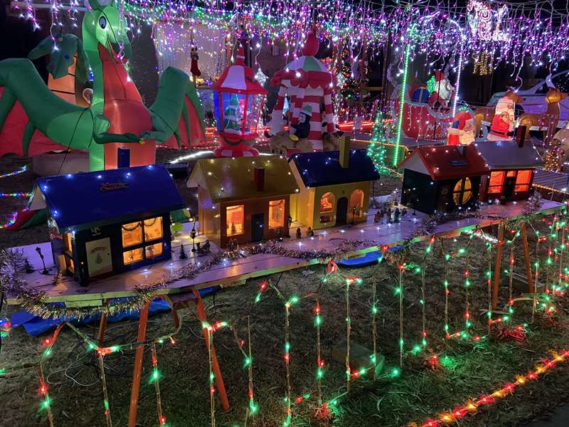 Christmas Lights (9 Warwick Close, Wantirna)