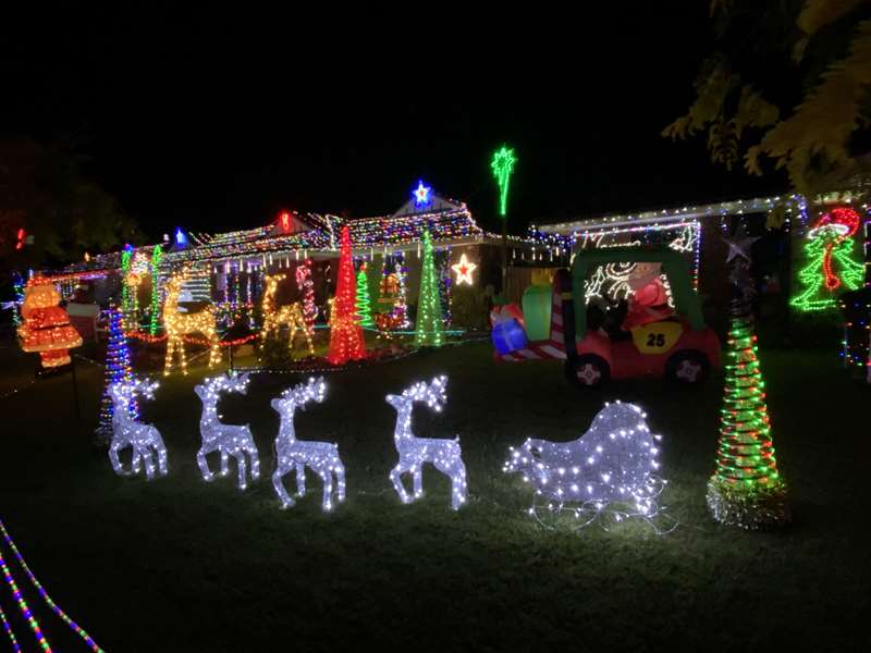 Christmas Lights (Vaughan Court & Stanton Court, Pakenham)