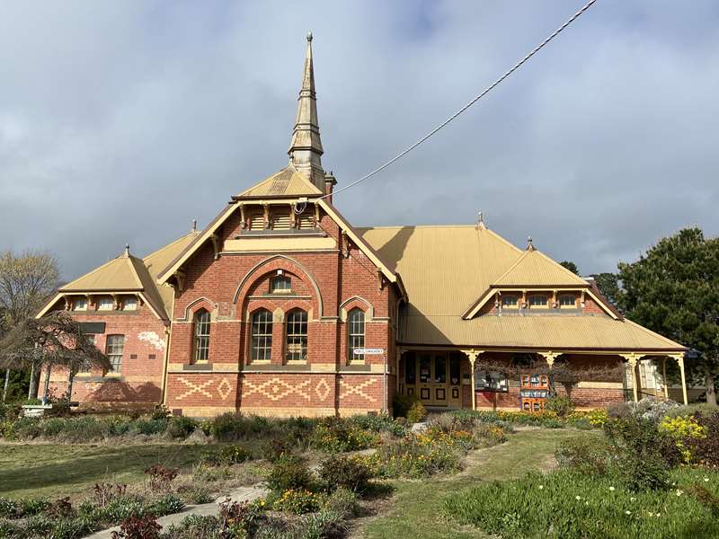 Clunes - The Lee Medlyn Home of Bottles