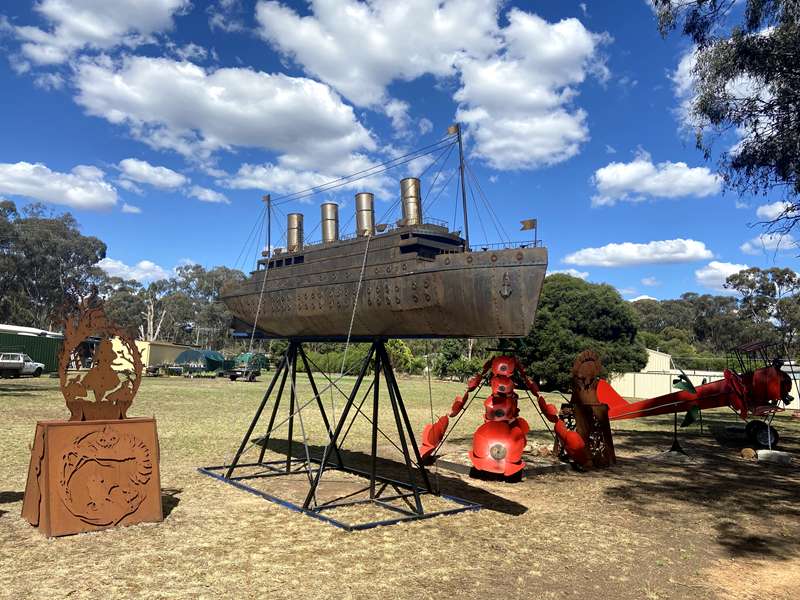 Eaglehawk Garden Sculptures