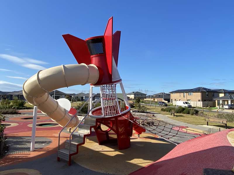 Golden Gate Drive Playground, Clyde North