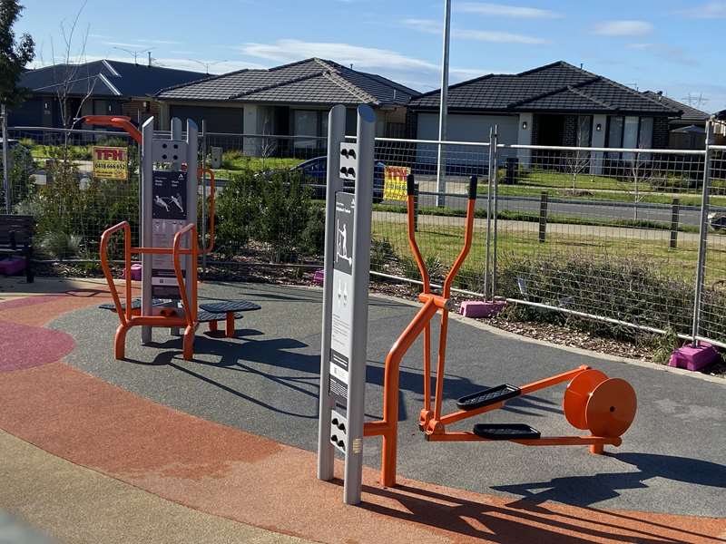 Golden Gate Drive Outdoor Gym (Clyde North)