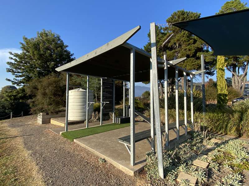 Goughs Bay - Bayside Boulevard Exercise and Rest Station