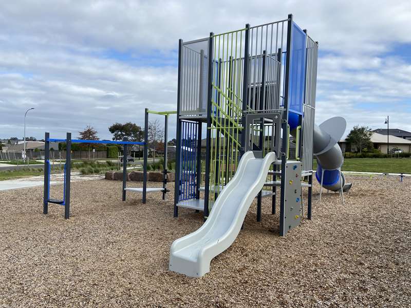 Hedgevale Drive Playground, Officer