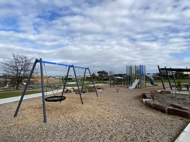 Hedgevale Drive Playground, Officer