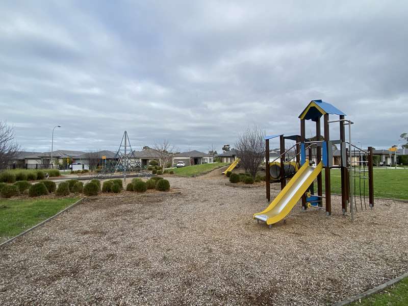 Janice Street Playground, Officer