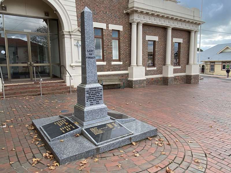 Leongatha Statues and Monuments