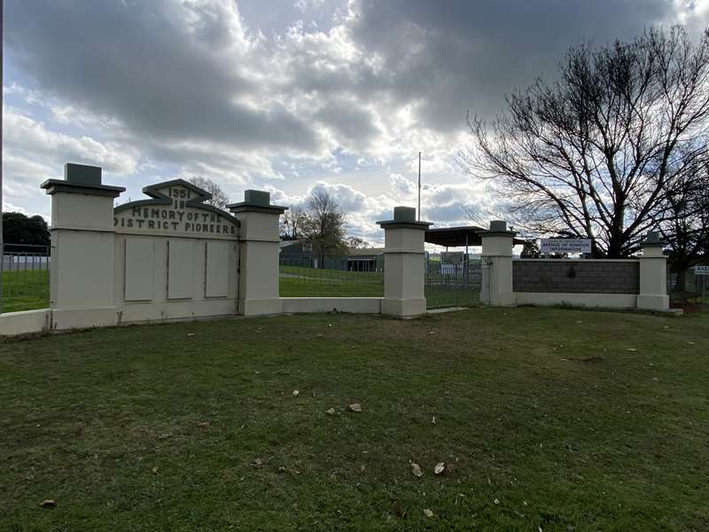 Leongatha Statues and Monuments