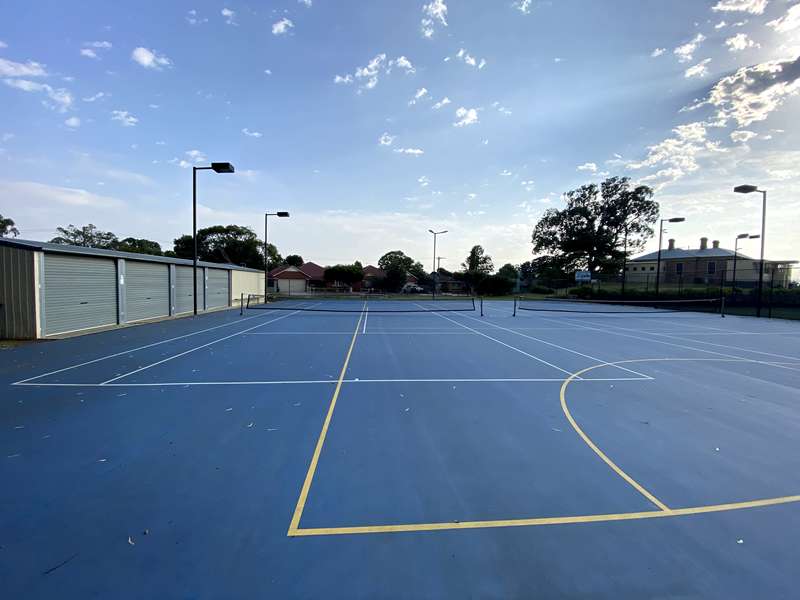 Maddingley Park Free Public Tennis Courts (Maddingley)