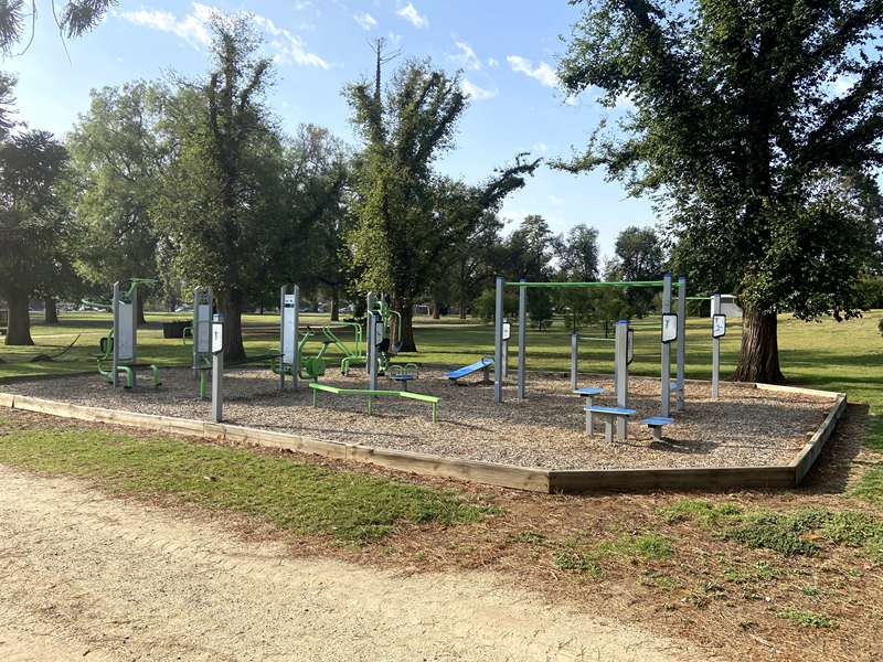 Maddingley Park Outdoor Gym (Maddingley)