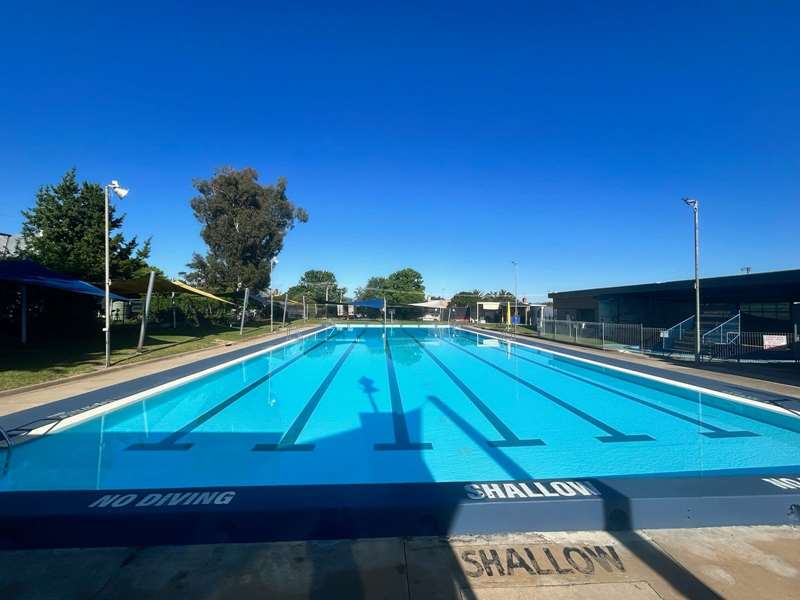 Mansfield Outdoor Swimming Pool