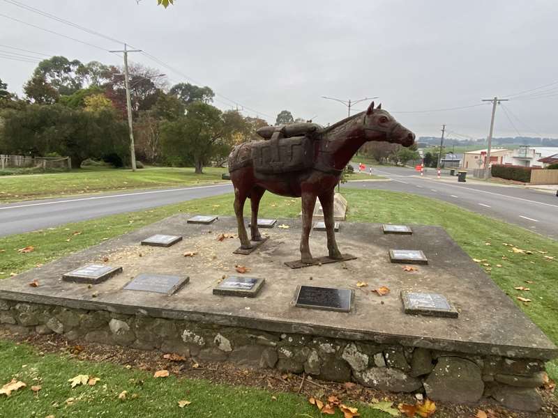 Poowong - Pioneer Pack Horse & Historical Plaques