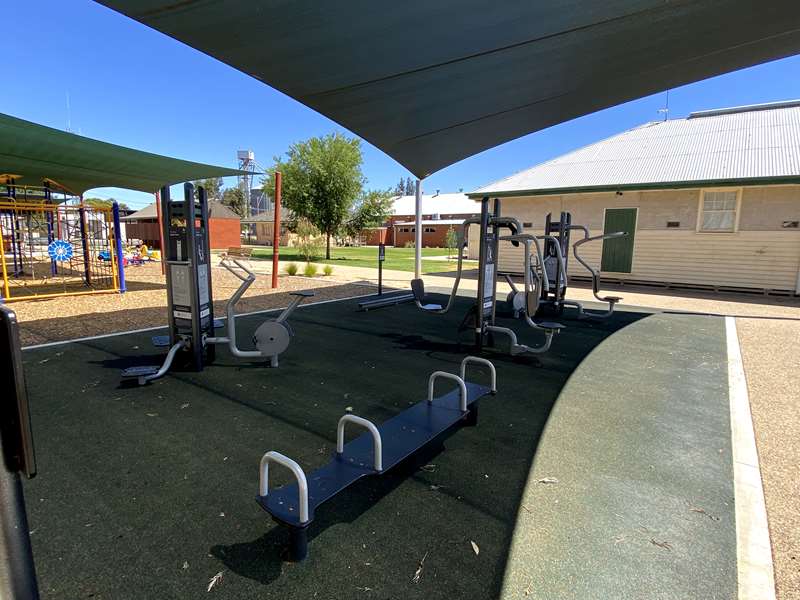 Pyramid Hill - Kelly Park Outdoor Gym