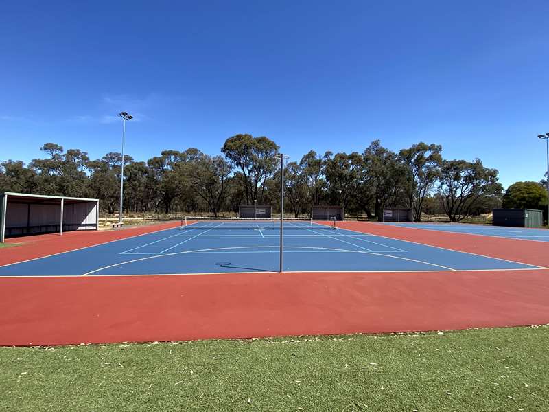 Serpentine Free Public Tennis Court