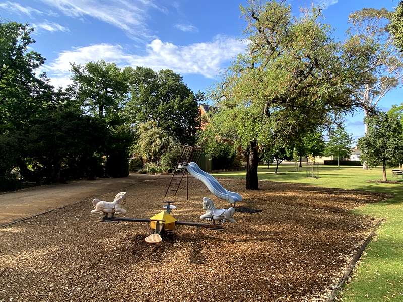 St Arnaud - Queen Mary Gardens