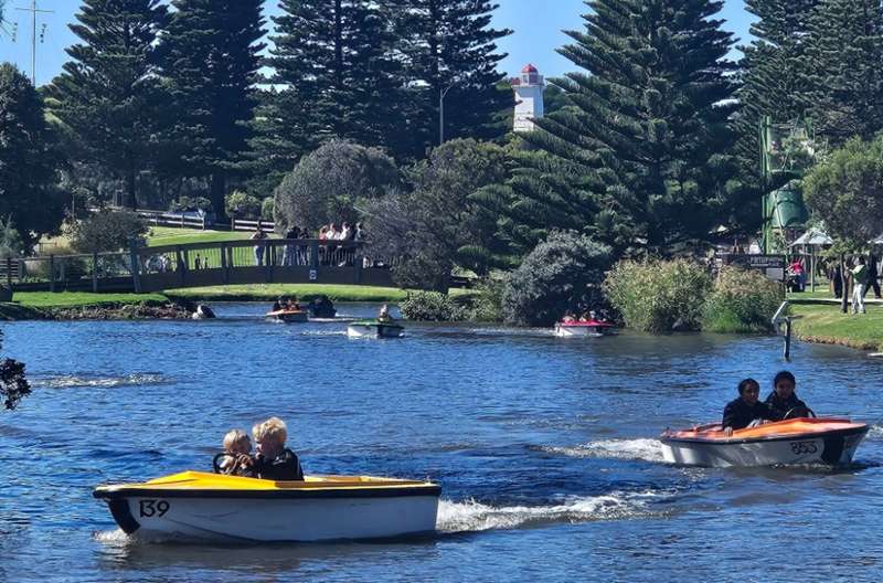 Warrnambool - Lake Pertobe Motor Boats