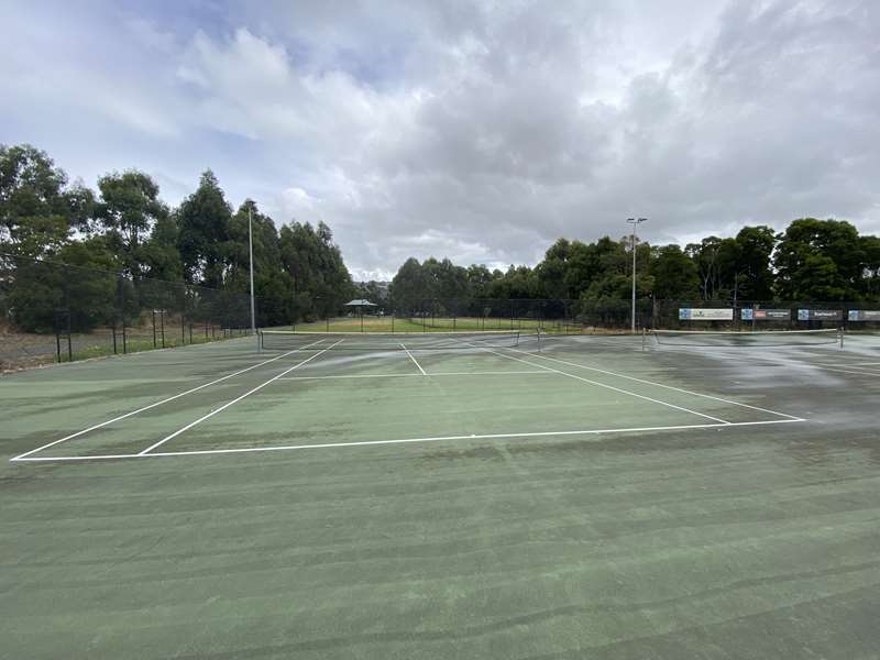 Yarragon Free Public Tennis Court (Downton Park Reserve)